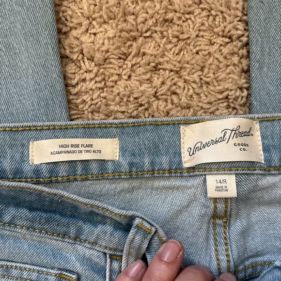 NWT Universal Thread High Rise Flare Leg Jeans Blue Light Wash Women's 14 R - Picture 3 of 6